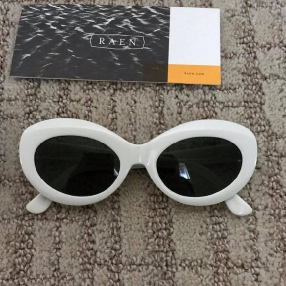 RAEN Eyewear Luxury Wig White Round Sunglasses